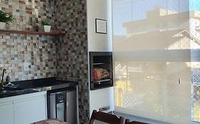 Apto novo, completo e super bem localizado
